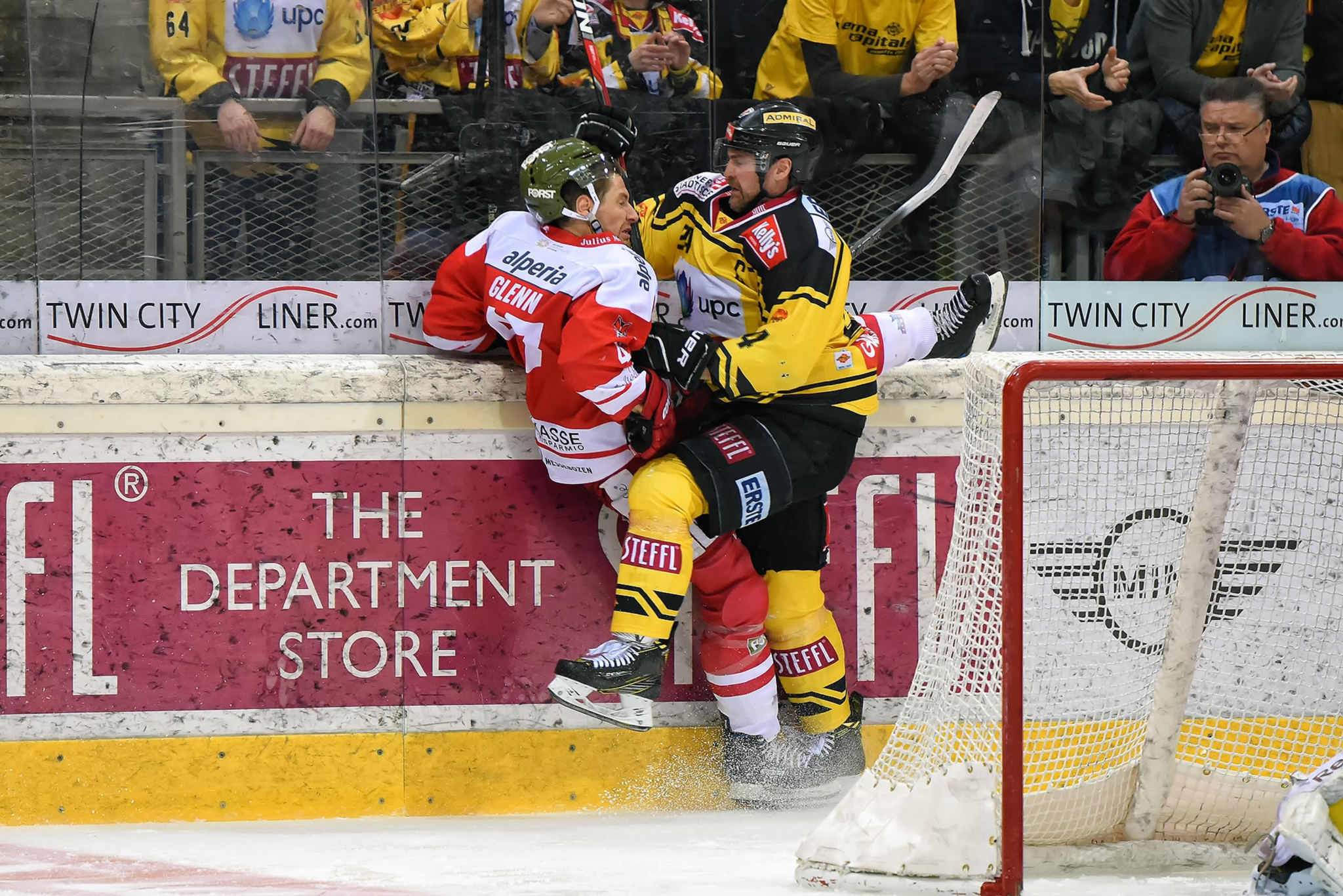 Andreas Urban - Sportreport.biz/14.03.2017, Eissportzentrum Albert Schulzhalle Vienna, Wien, AUT, Eisholckey, EBEL, Vienna Capitals vs. HCB Südtirol, 1. Halbfinale, Playoff