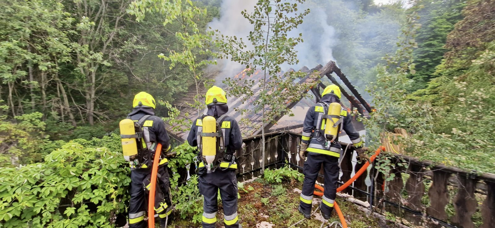 Algund: Dachstuhlbrand am Josefsberg – Südtirol News