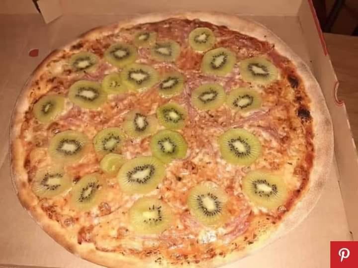 Pizza mit Kiwi