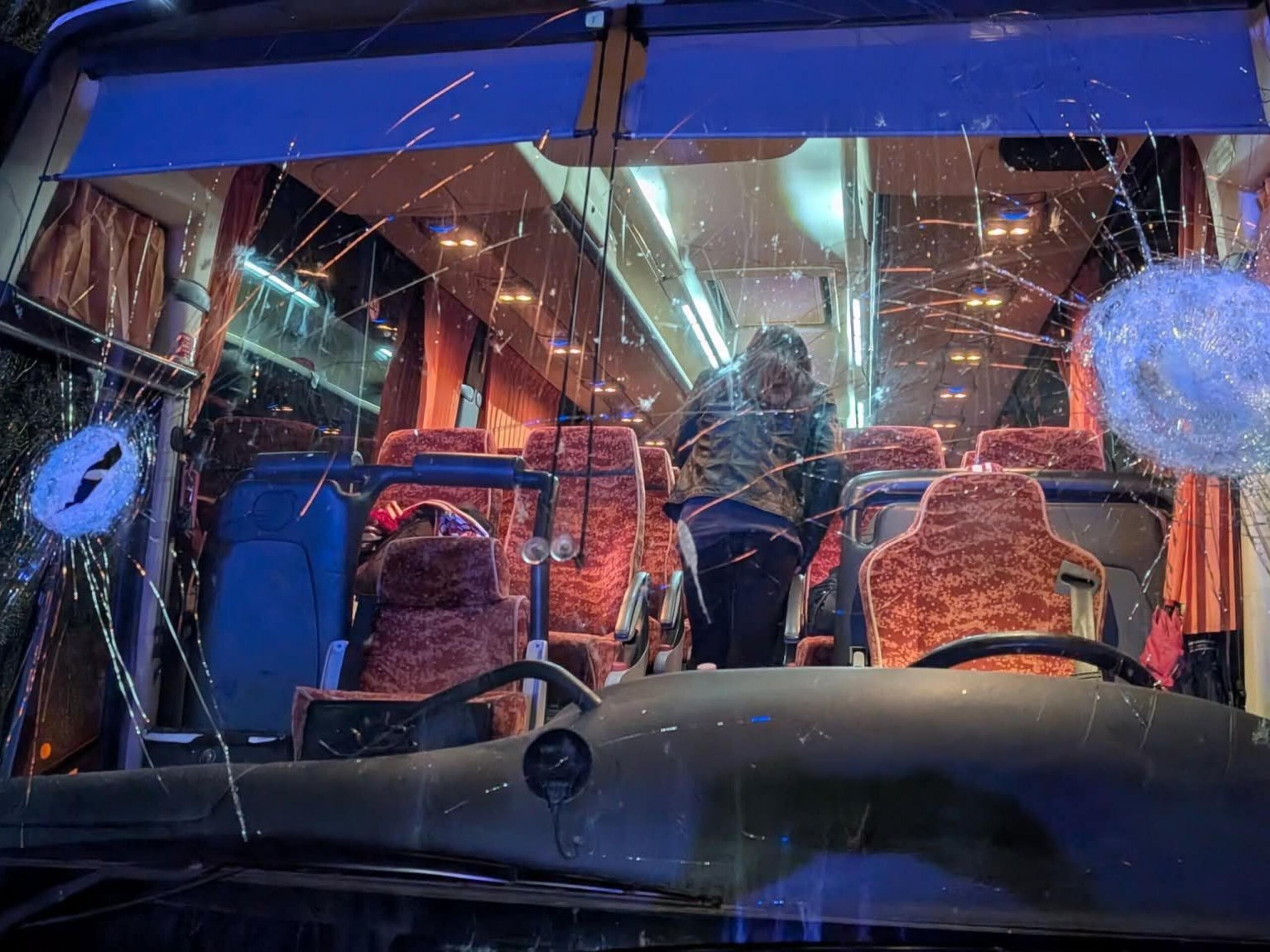 Busfahrer stirbt nach Steinwurf von Basketballfans – Italien unter Schock