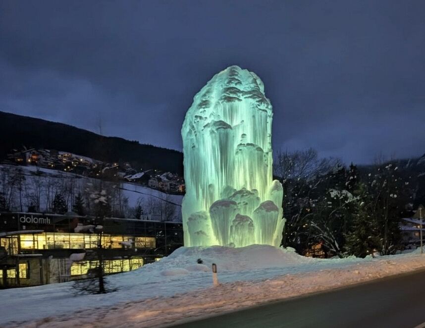 Gefrorener Springbrunnen Sankt Ulrich