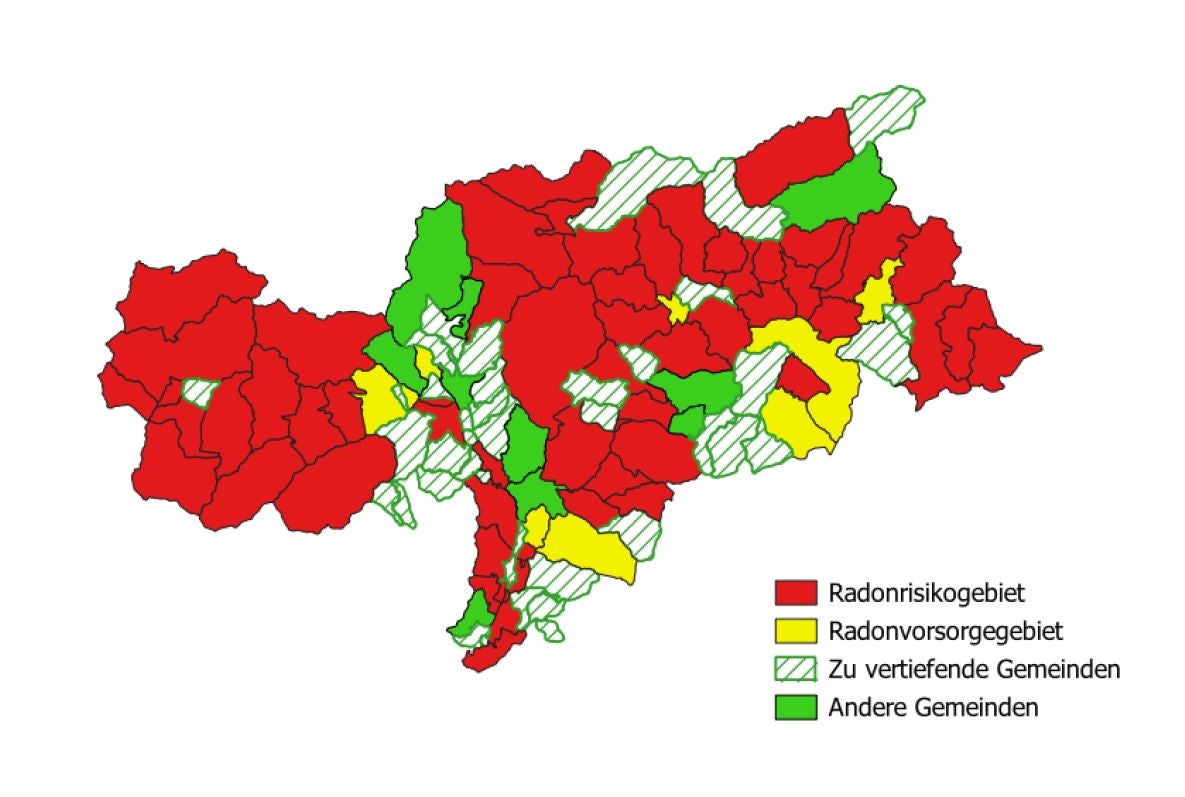 Erstmals sind in Südtirol Gebiete mit erhöhtem Radonrisiko festgelegt worden. Grundlage sind Messdaten aus 20 Jahren. Die Einstufung erfolgt nach EU-Vorgaben und dient der gezielten Vorsorge.